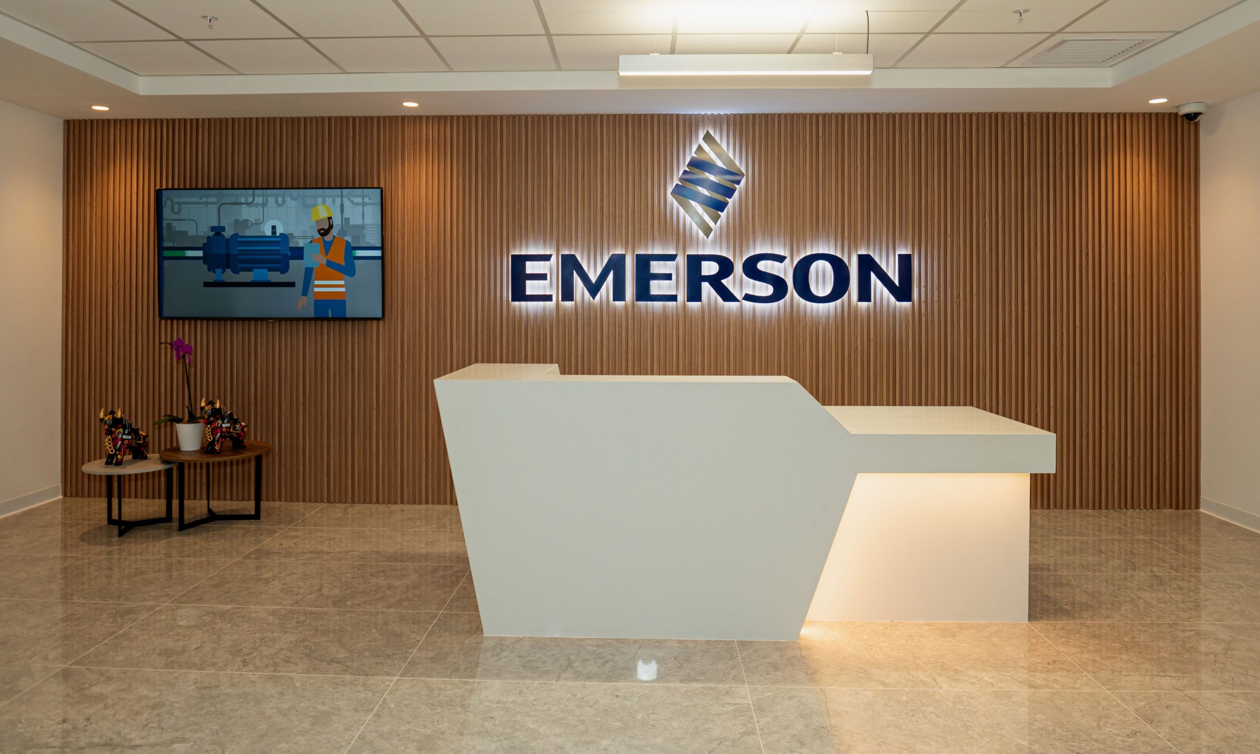 Emerson inaugura su nueva sede en Lima y obtiene certificación OEA