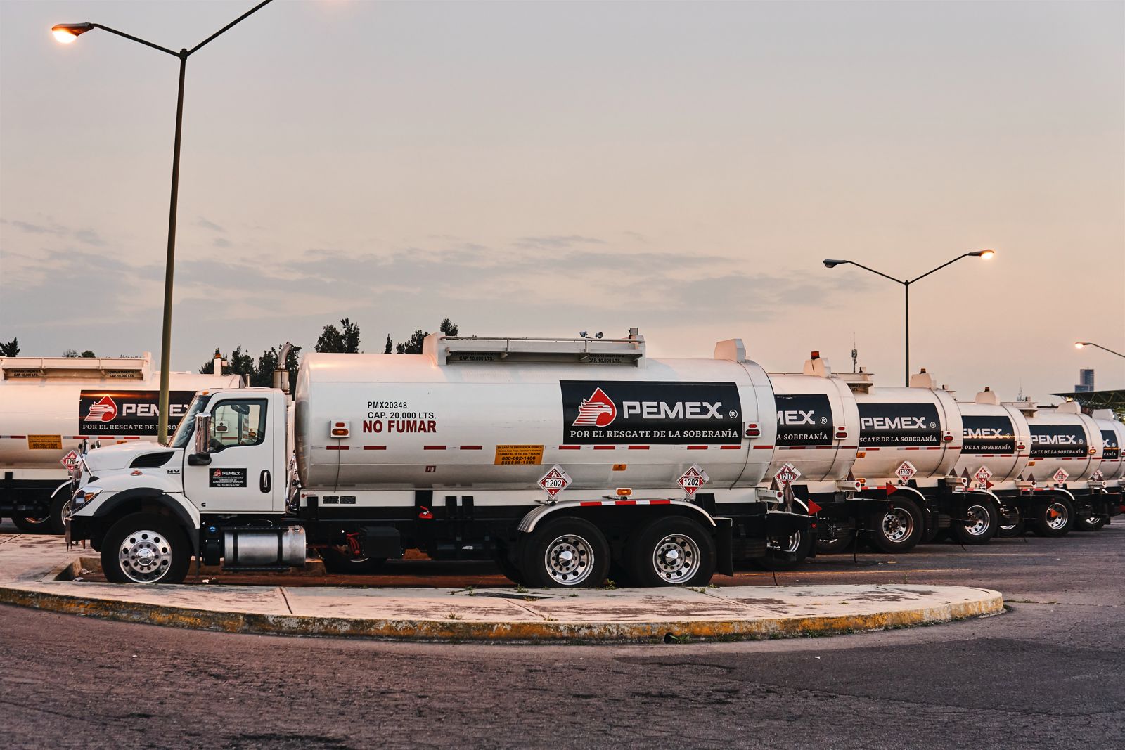 Pemex amplía su flota de pipas para distribución de combustibles