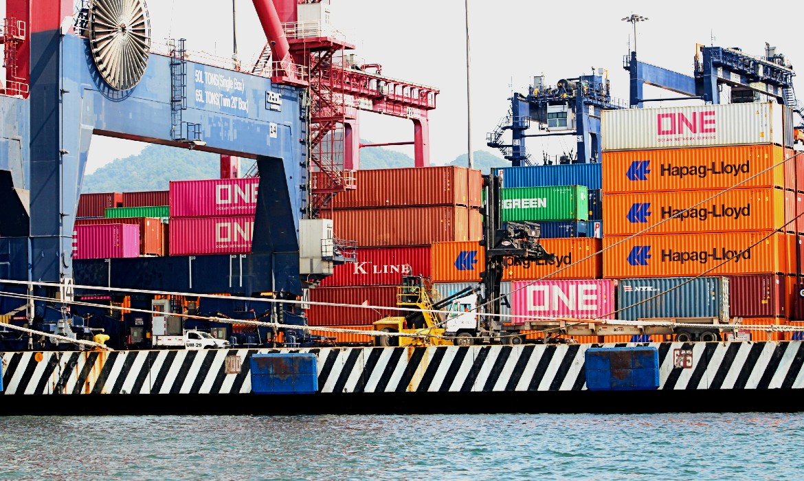 Aumenta 12.6% la carga de contenedores en el Puerto de Manzanillo en ...